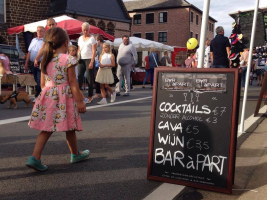 Cocktail-, gin-, wijn- en cavabar op Avondmarkt Olen vrij 11/8/2017